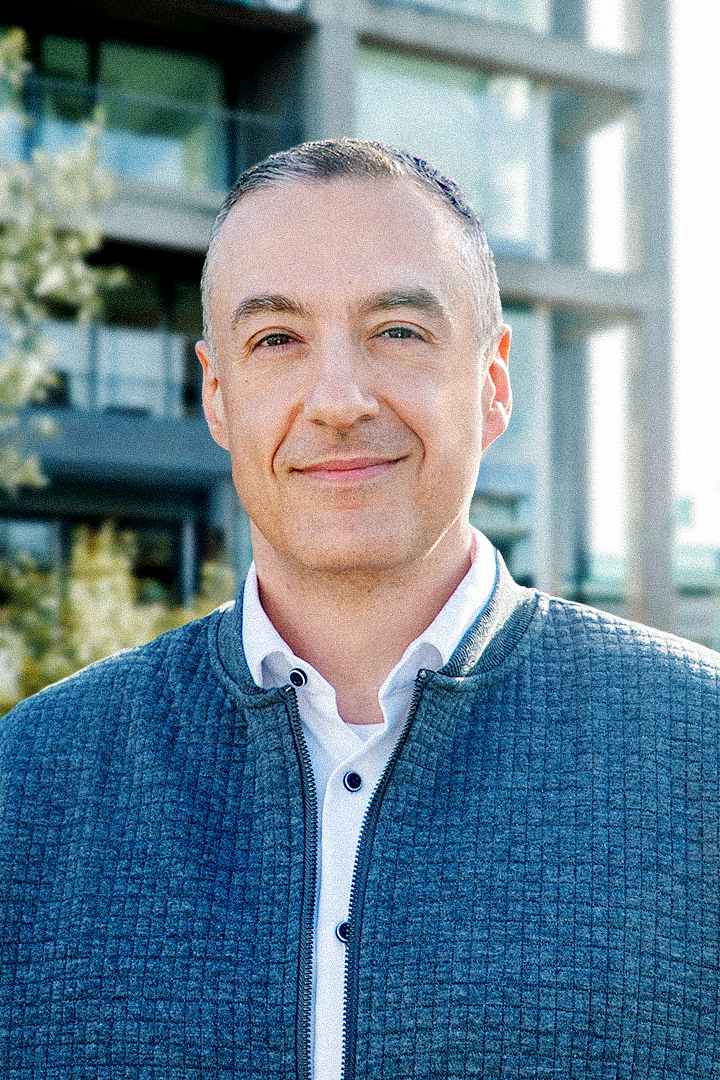 20260904-MobiLab_portrait_damir_720x1080 2 20260904